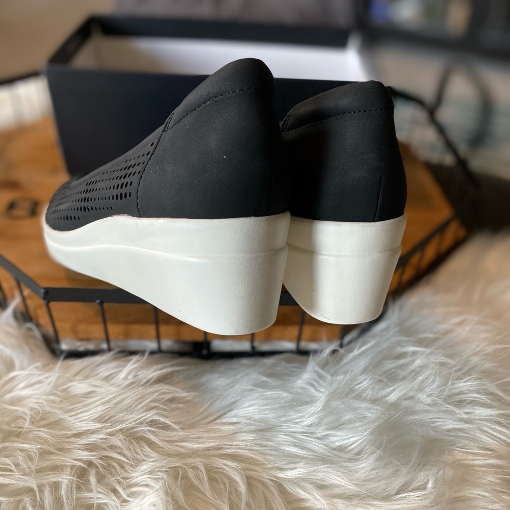 Brand new Naturalizer platform slide ons - Picture 3 of 6